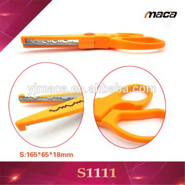 Hot selling beautiful stainless steel cuticle scissor with plastic handle