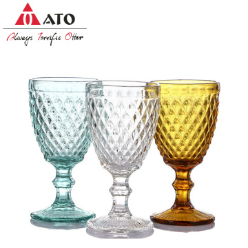 Tazza retrò in bicchiere di calice per vino d&#39;acqua.