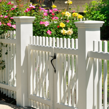 White PVC Picket Fence for Garden Decoration - For Sale