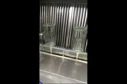 Multifunctional straightening and rust removing spray paint