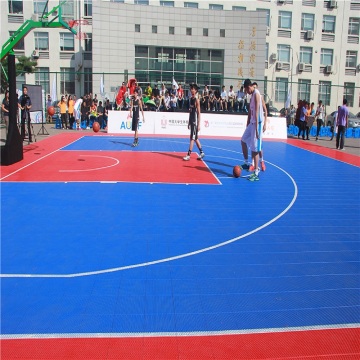 Basketbalveld speelt vloeren