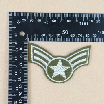 Estrelas de cinco pontas forçam emblemas de bordados militares