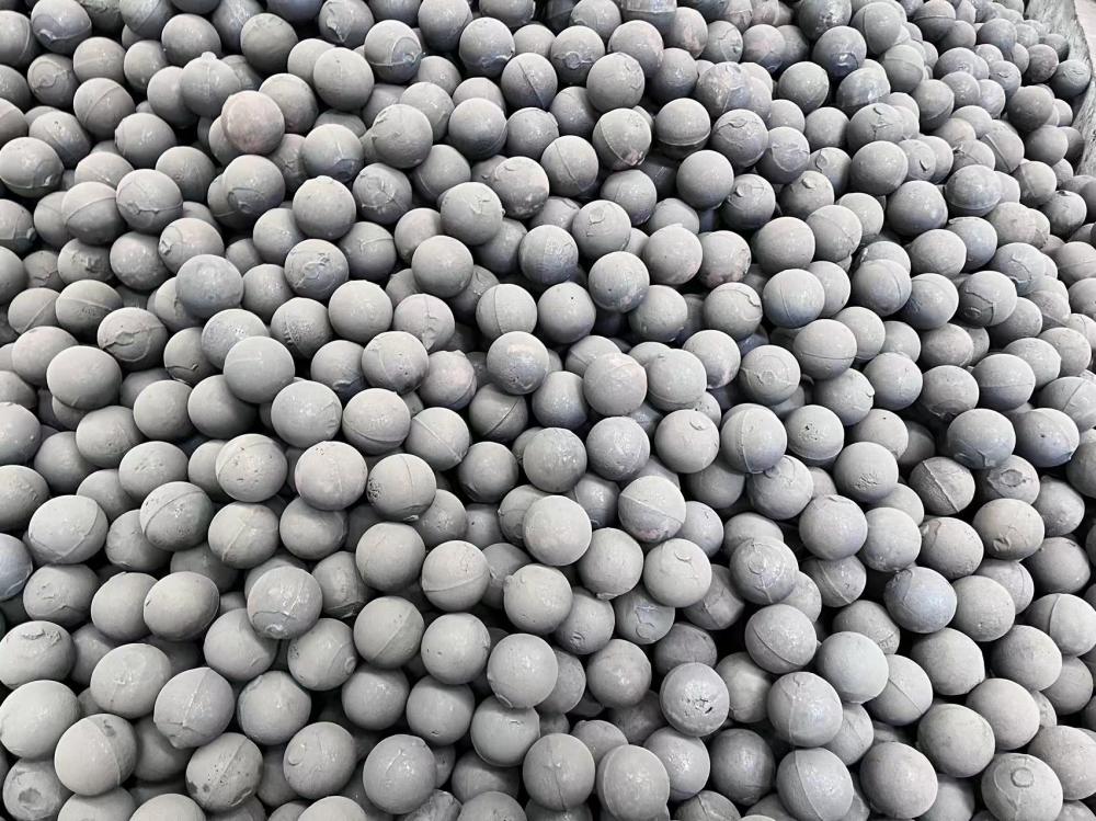 Abrasion-resistant steel balls and grinding tools