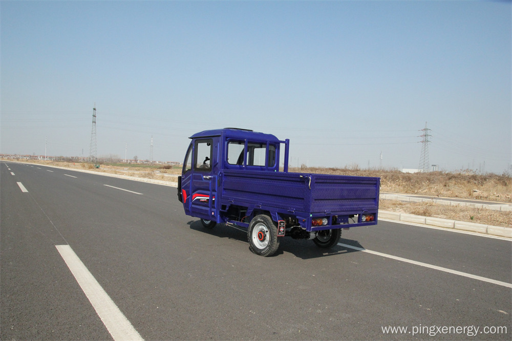 1.8 metre semi-closed electric goods vehicle