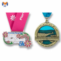 Diferentes tipos diferentes de medalhas de ouro