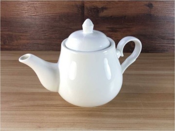 White porcelain coffee & tea pot