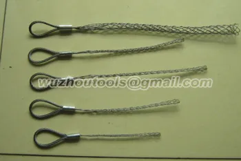 Cable pulling sock with couple/uncouple on the swivel joint