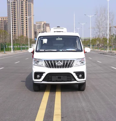 Changan Ruihang M80 refrigerated truck