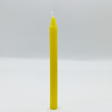 Жоўтыя каляровыя свечкі Паўднёвы Судан прытрымлівацца малітоўных свечак