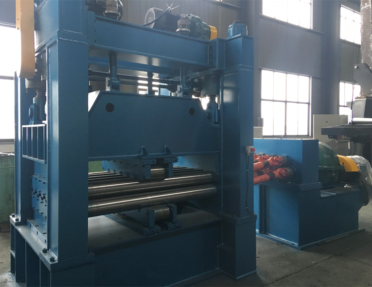 Automatic steel plate leveling machine