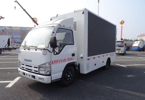 Isuzu melakukan truk propaganda panggung Propaganda P8 LED truk