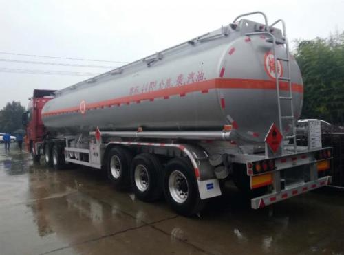 45.000 liter aluminium tankwagen voor benzine