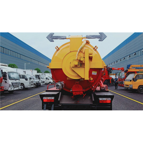 4X2 8500Liter vacuum sewage suction truck