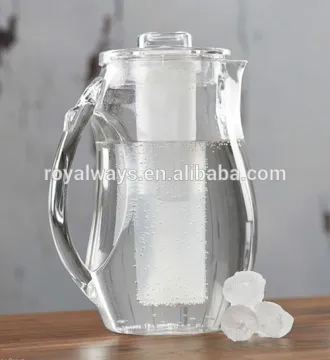 Tea and fruit infusion pitcher with ice core rod