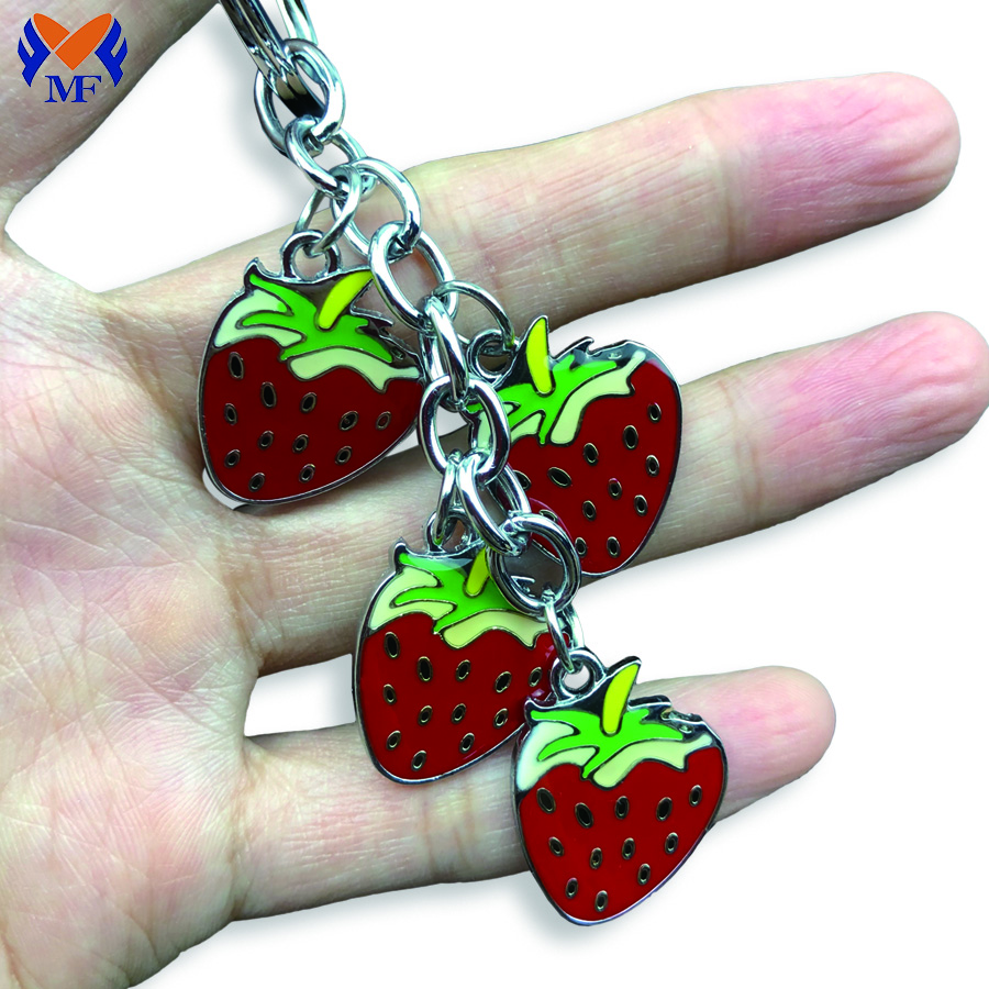 กระเป๋าถือโลหะ Custom Enamel Strawberries Fashion Keychain