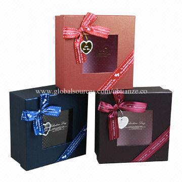 Trinket kotak dengan reben dan logam tudung
