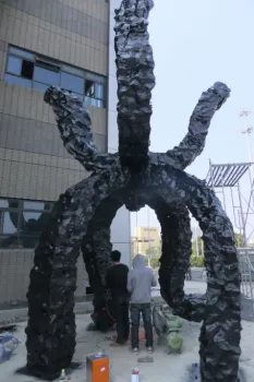 huge metal sculpture art