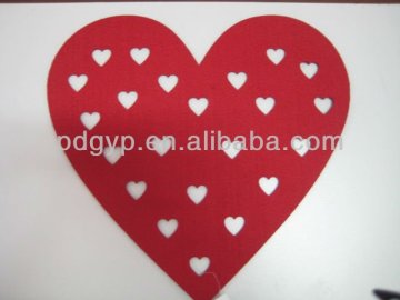 Hollow-out shape of heart felt eat mat