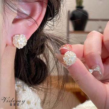 Modern Hydrangea Stud Earrings Design