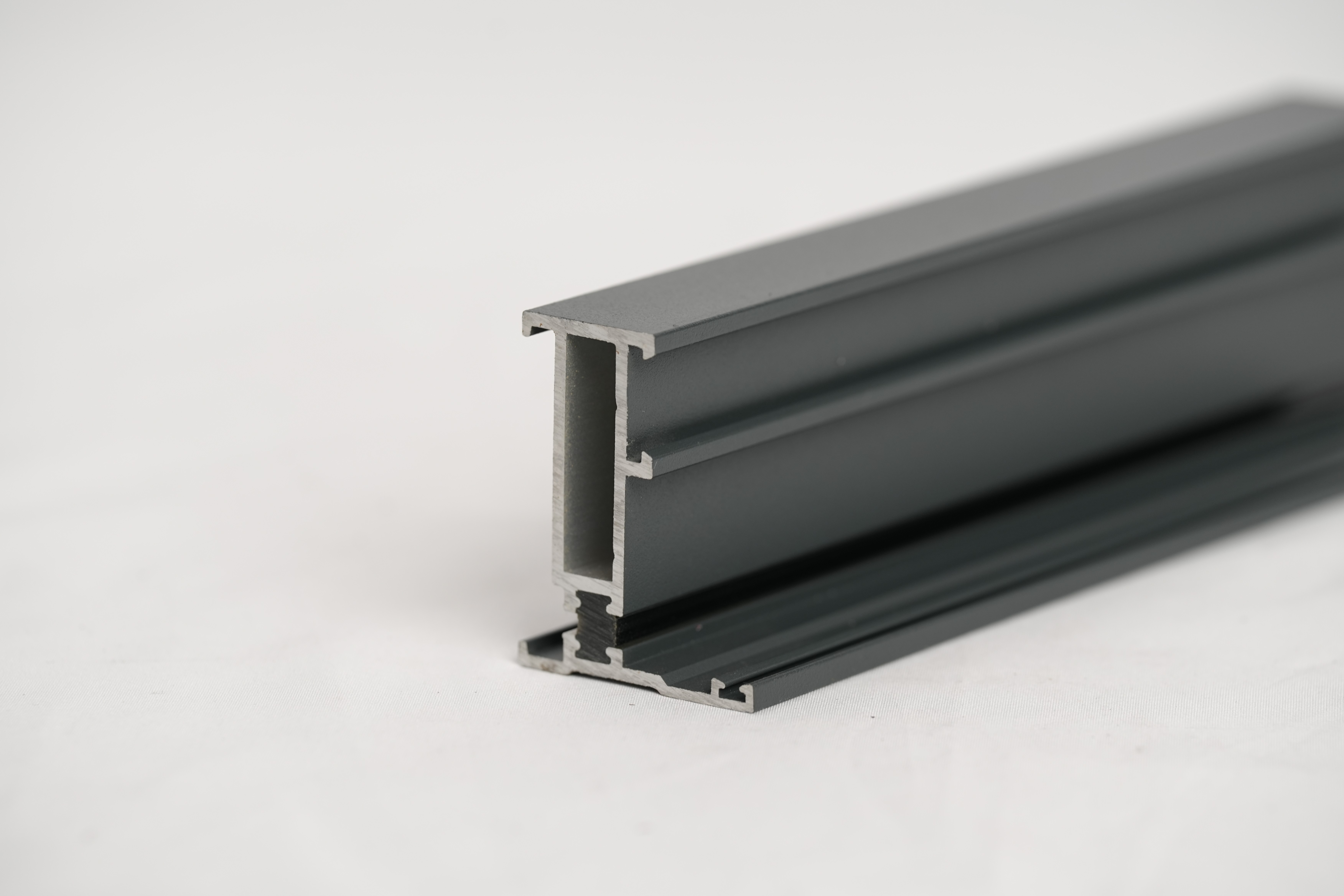 Thermal insulation profiles