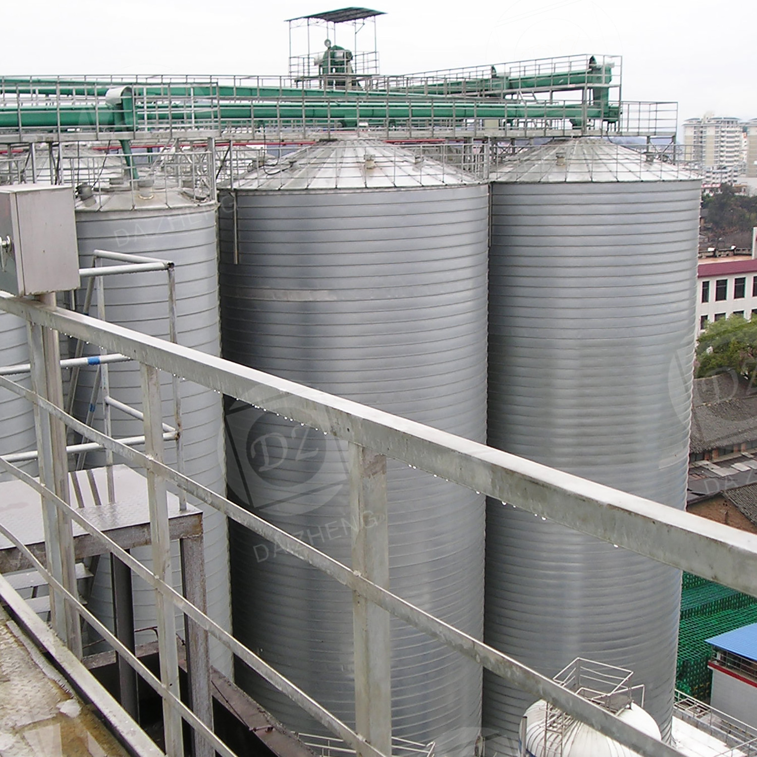 Nibbed steel plate silo for graphite storage