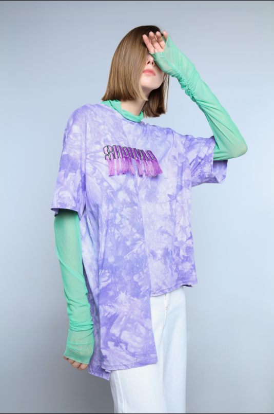 ELBOW SLEEVES AND ASYMMETRIC HEM