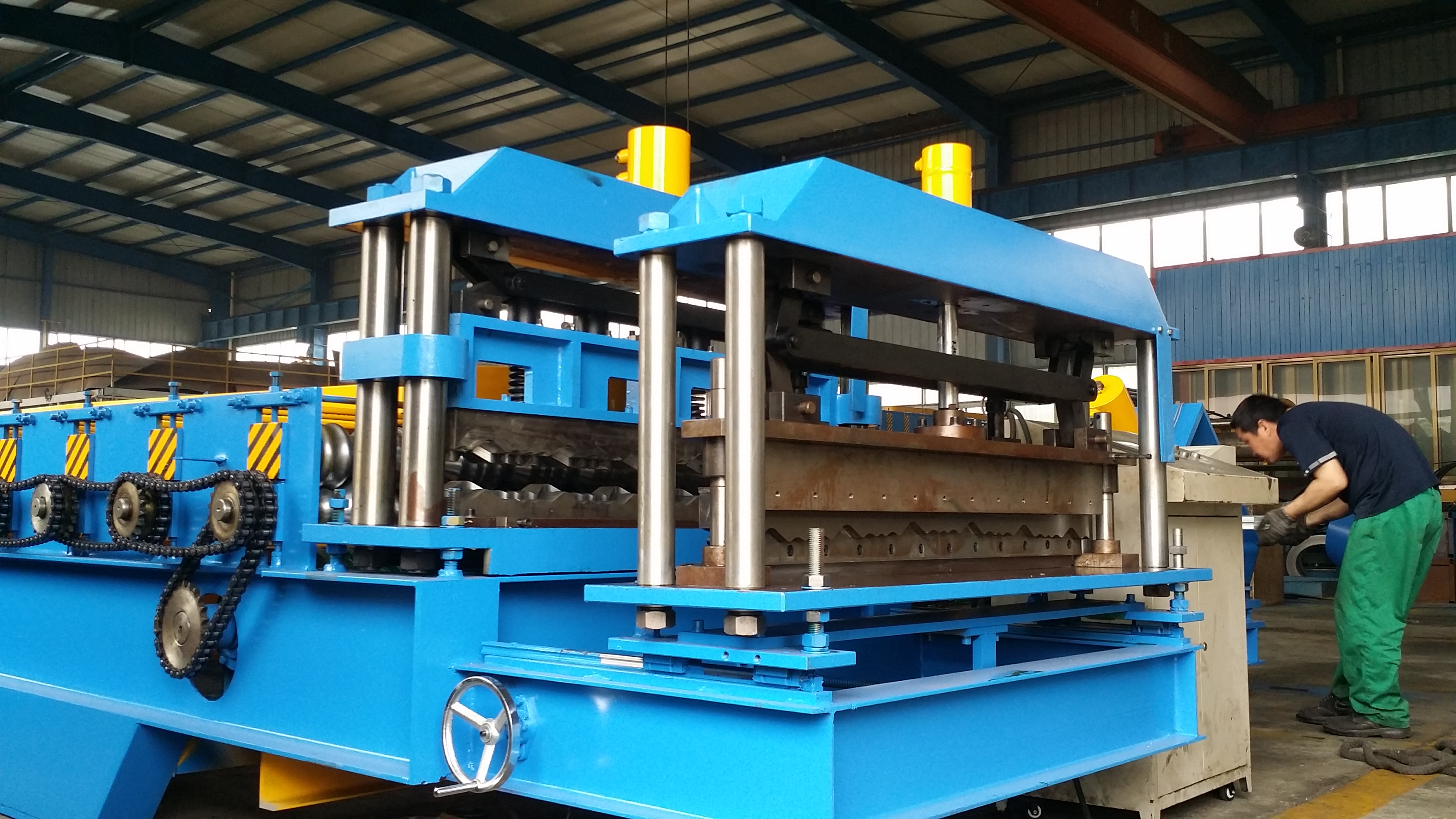 Glazed tile roof sheet roll forming machine