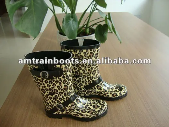 fashion women' rain boots in leopard printing