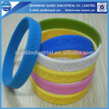 2013 bulk cheap silicone wristbands with debossed logo and text