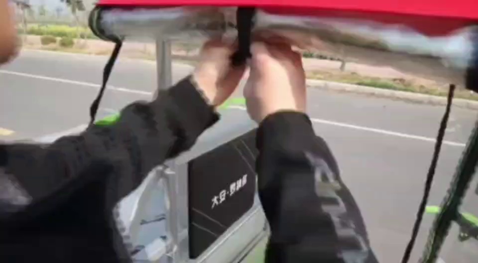 Sunshade canopy cargo tricycle
