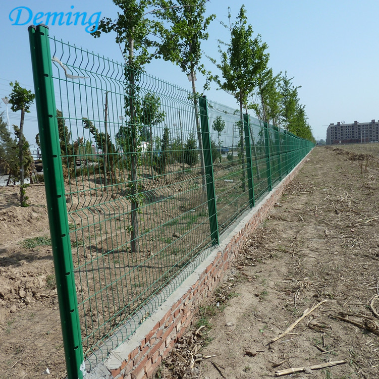 triangle bending wire mesh fence pvc farm fencing