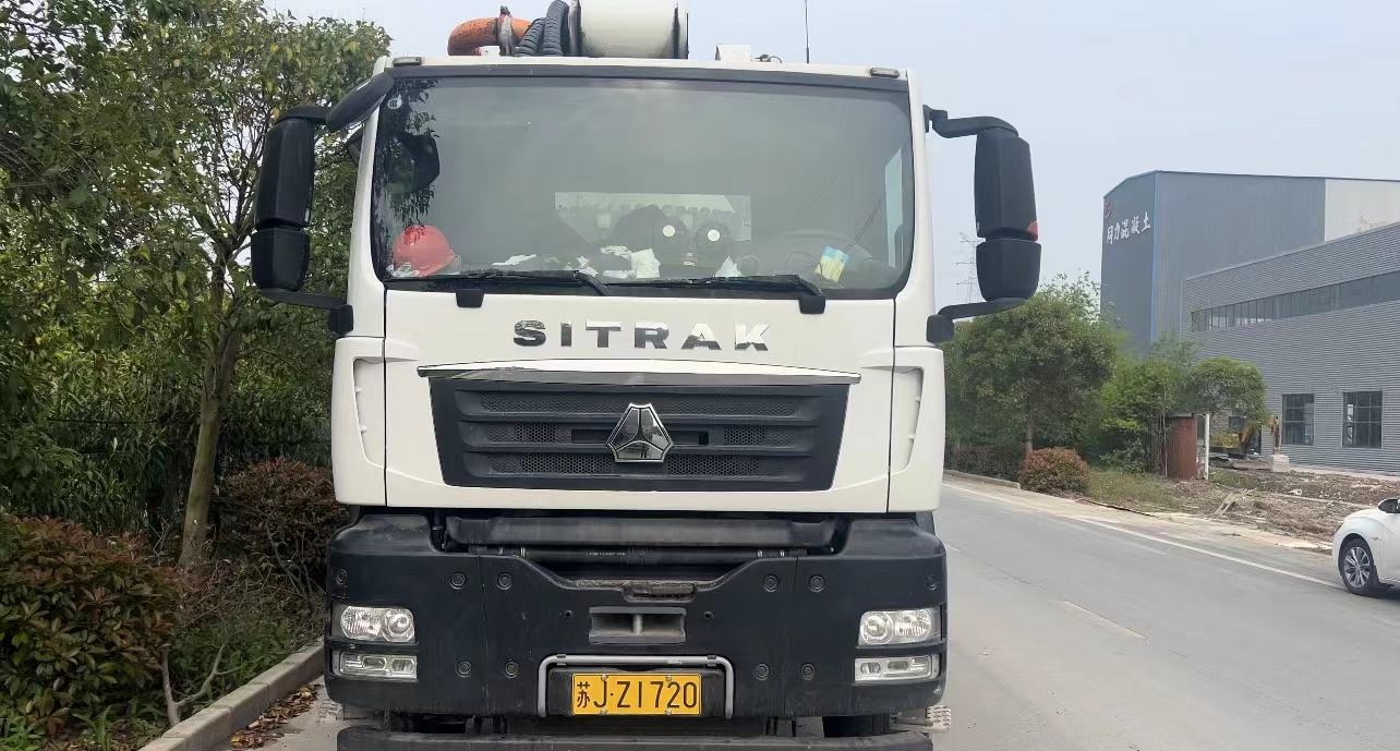 XCMG HB67V Concrete Pump Truck