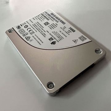 SSD D3-S4510 Série 240 Go 2,5 pouces SATA 6 Go / s Disque dur