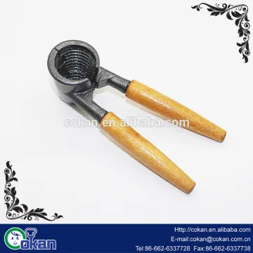 Quick funnel shaped nut walnuts cracker Sheller Nut Opener clip with wooden handle