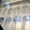 Vetrina di ghiaccioli trasparenti