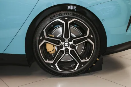 XIAOMI MI SU7 2024: 800km All-Wheel Drive High-End Smart EV Car