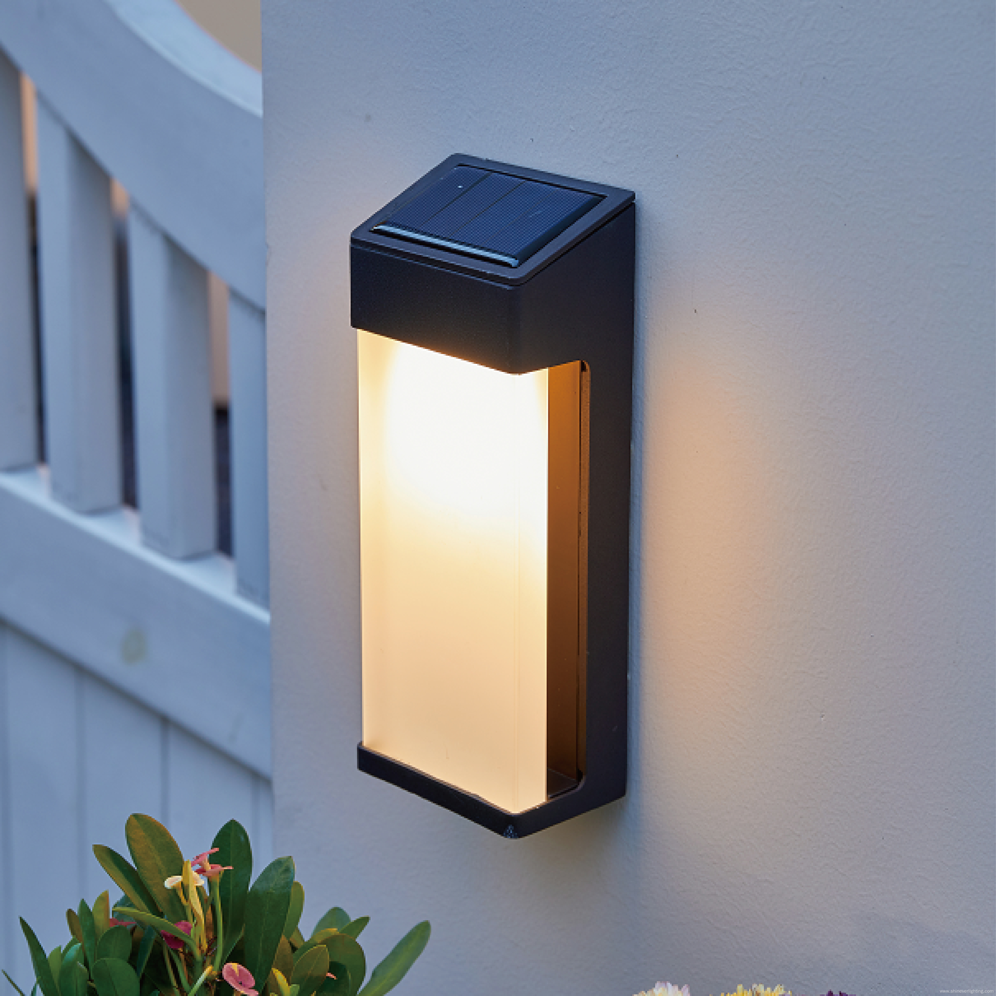 Wall Mounted Solar LED Garden Post Wall Lamp