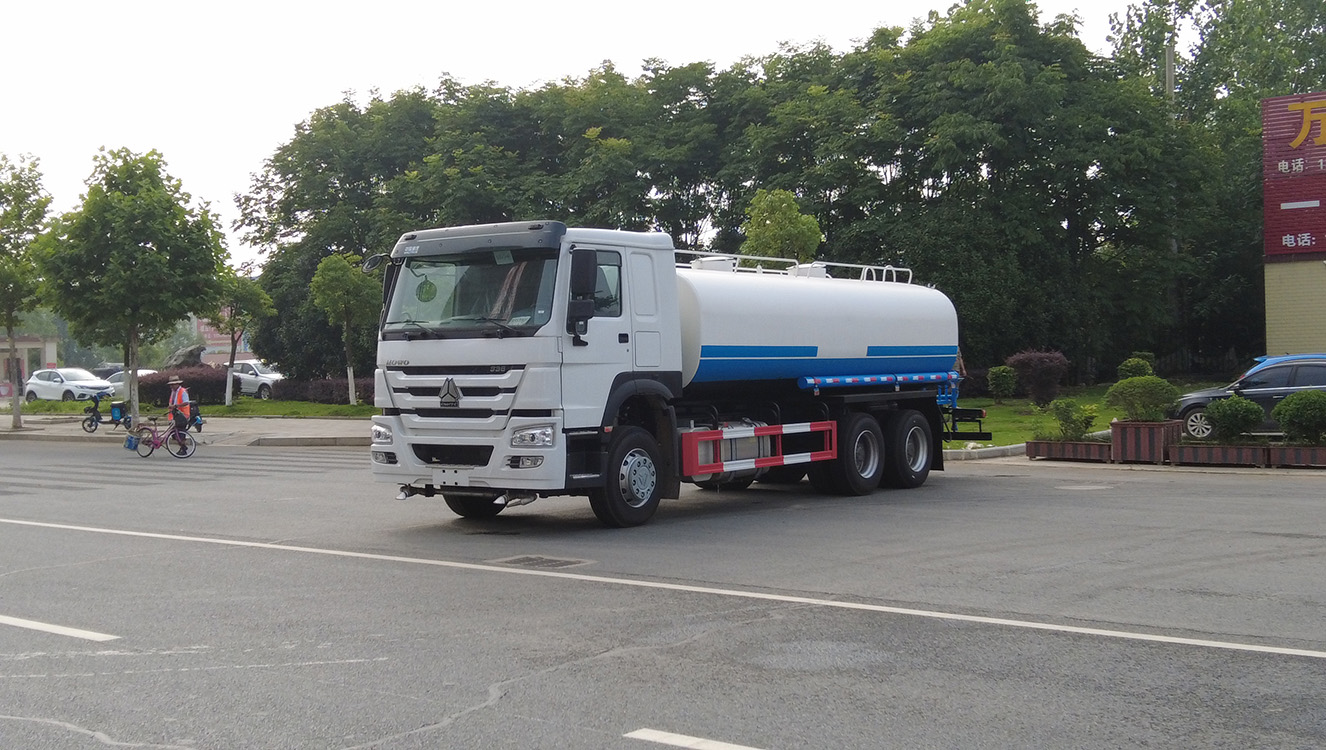 Sinotruk HOWO heavy duty 20000liters water tank truck