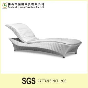 Fresh Style Hot Sale Patio Outdoor Summer poolside Adjustable white plastic wicker sun lounger beach lounge