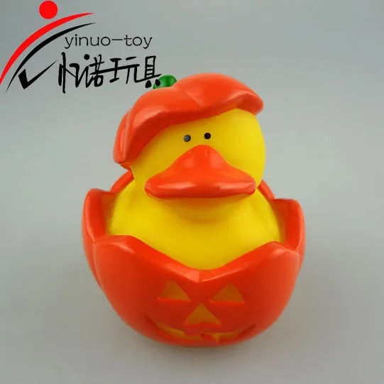 EN71 Eco-friendly pvc material mini yellow duck pumpkin duck halloween duck squirt toy customize eco-friendly toy