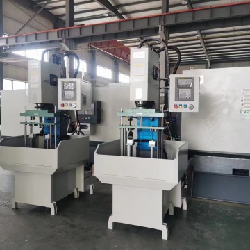 Vertikale Präzisions -CNC -Maschine für Aluminiumbohrungen, Mahlen und Klopfen
