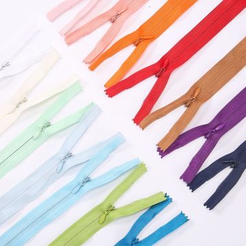 Descontos zíperes de nylon de design agradável para roupas