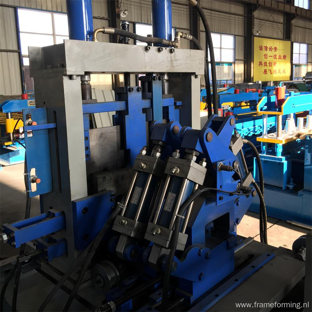 Roll forming machine for building material