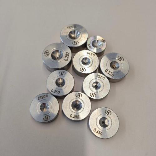 Polierte Oberflächenverzerrendzeichnung stirbt stirbt