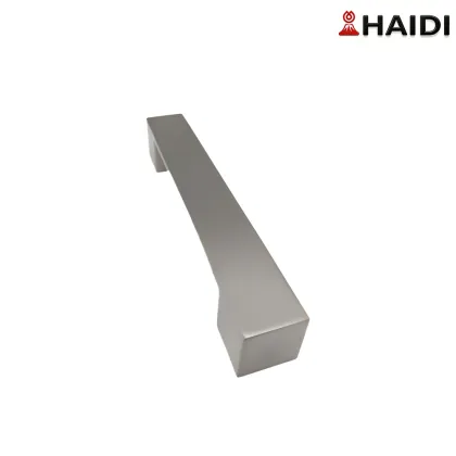 Precision Flat Bar Pull