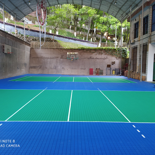 Lantai lapangan tenis yang indah berbagai warna
