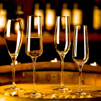 High-Quality Vintage Silver Stamping Hand Gift Box Wedding Mr and Mrs Champagne Glasses Set