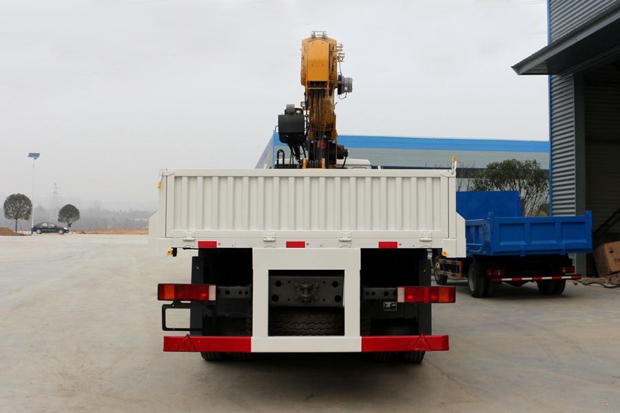 biggest truck mounted crane 2
