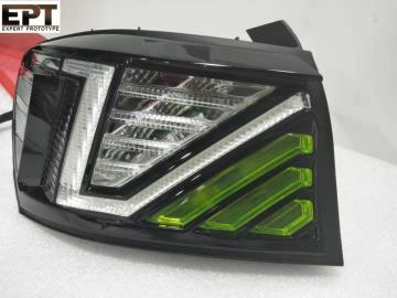 Auto verlichting buiten achter leunt