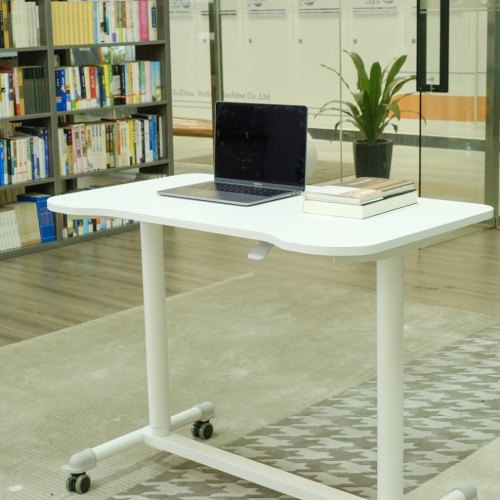 Smooth sliding lift table